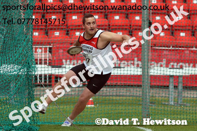 Mens senior discus, North Eastern Champs, Gateshead Stadium. Photo: David T. Hewitson/Sports for All Pics